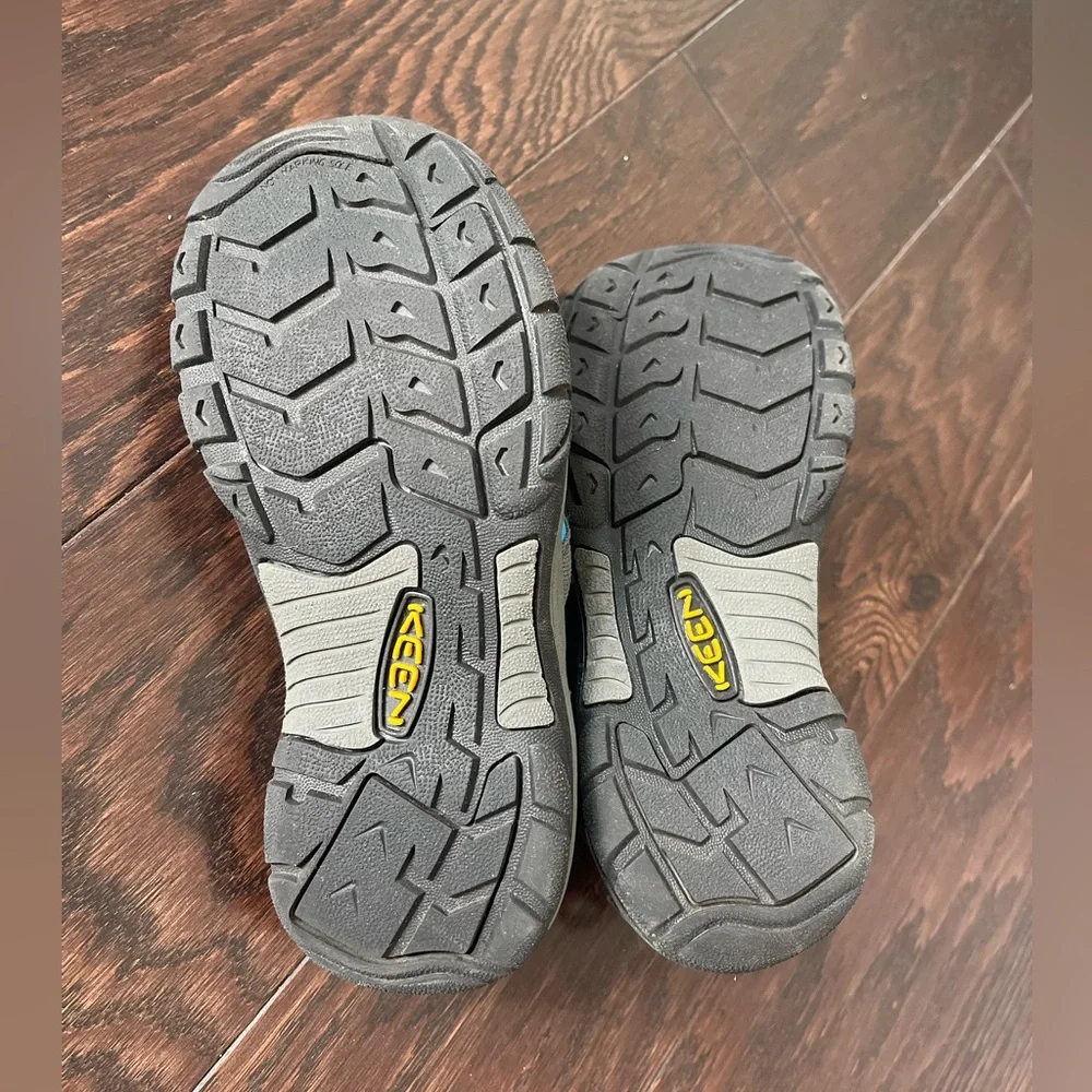Keen Newport H2 Blue Gray Sandals Youth Big Kid Size 3